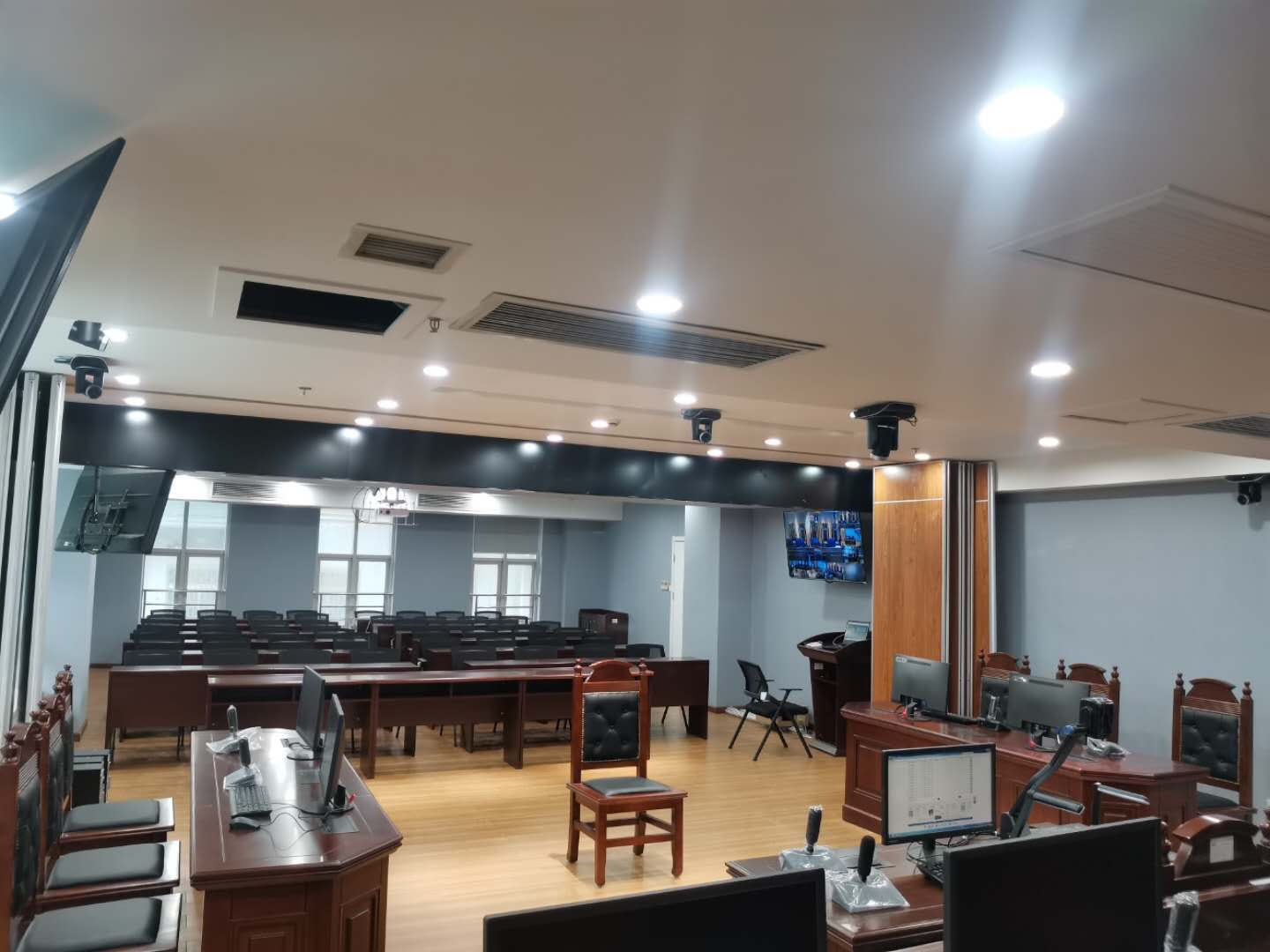 审理庭全景前.jpg 审理庭全景前.jpg